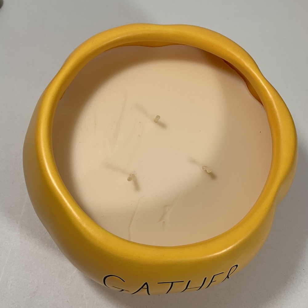 ✅RAE DUNN Honey Pumpkin Scented Candle - Picture 4 of 7